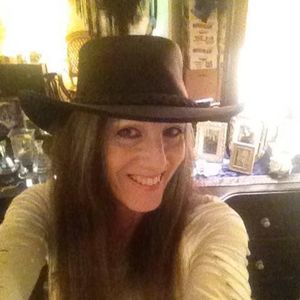 Meet your Posher, Deborah
